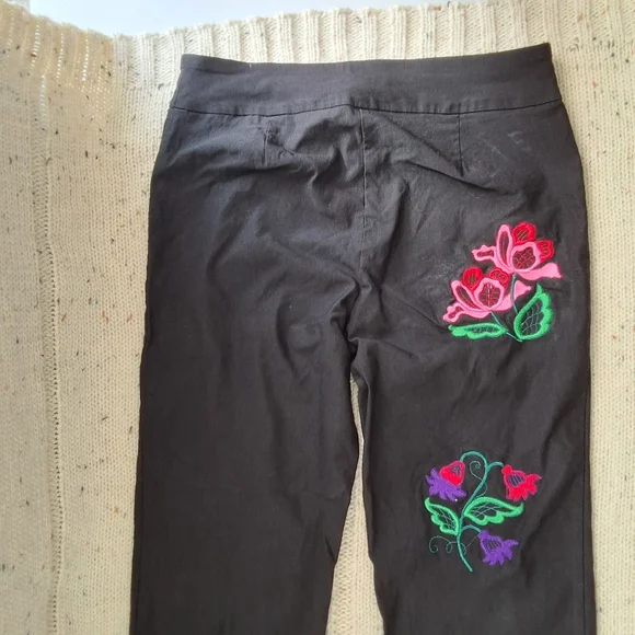 Black Leggins with Floral Embroidery - Picture 10 of 12